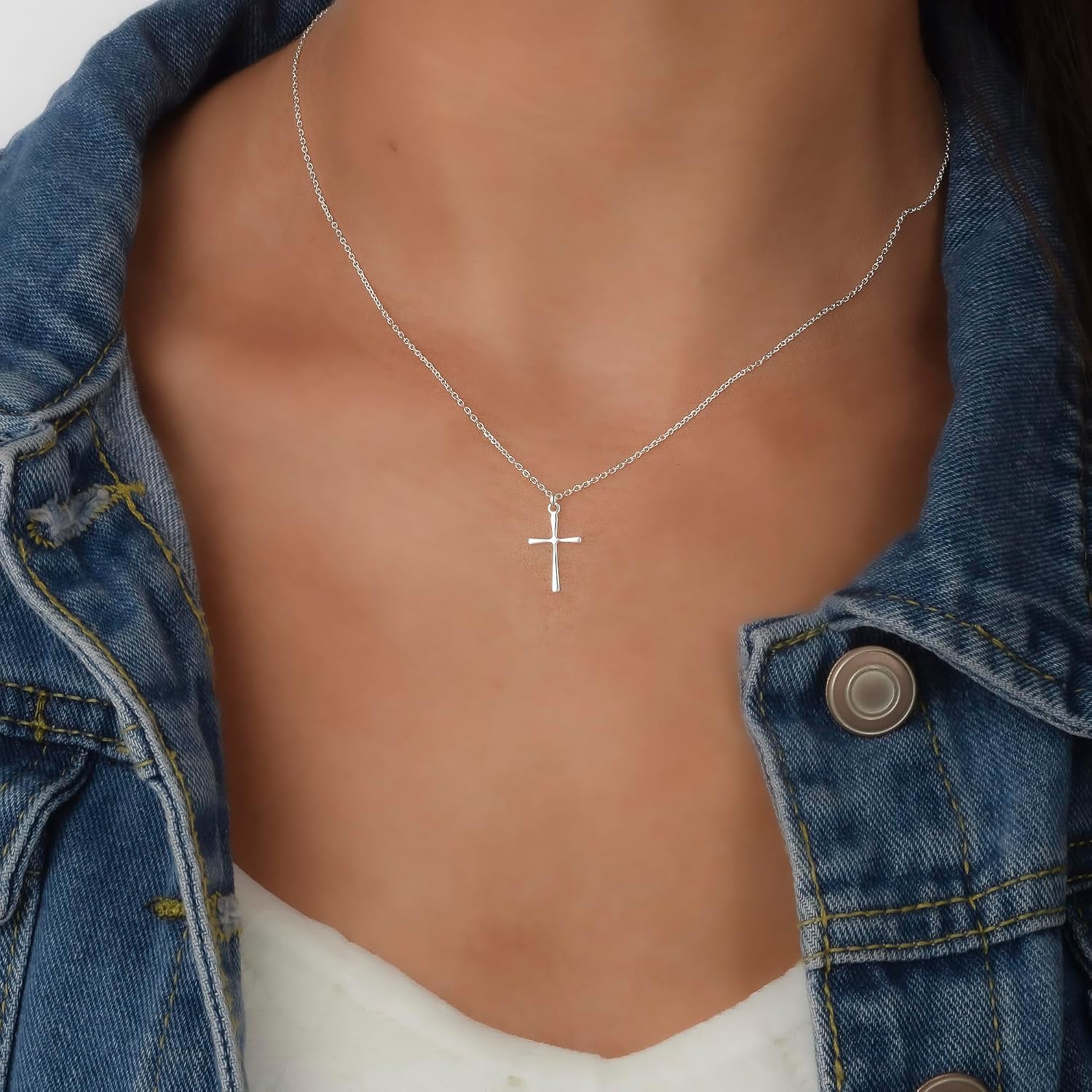 Thumbnail 3 de Annika Bella Silver Cross Necklace — Dainty, Durable Silver Chain with Small Cross Charm