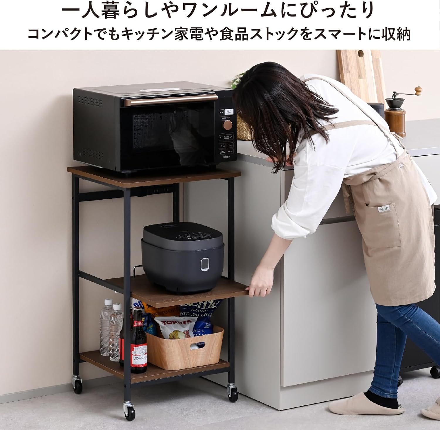 Detalle de 山善 ALRW-41(DBR2/SBK) レンジラック 幅48cm・スライド棚・2口コンセント付き