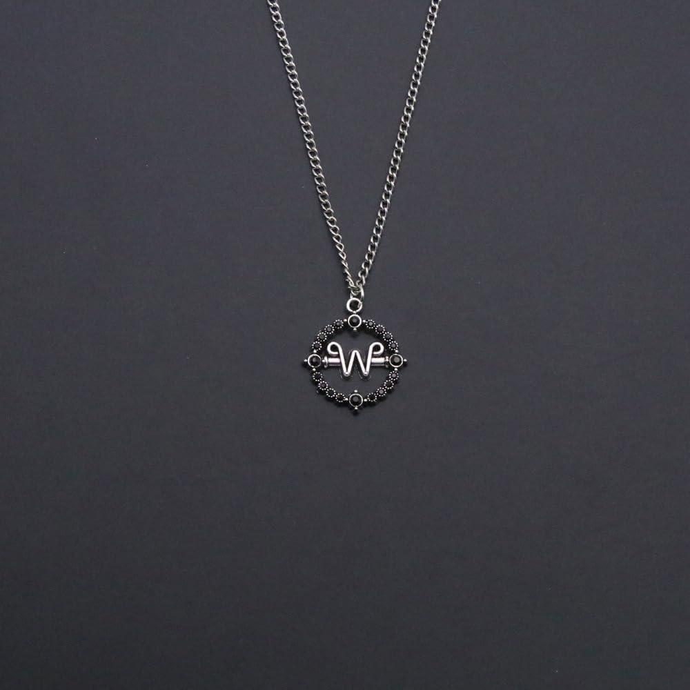 Thumbnail 4 de MayDee Wednesday Cosplay-Zubehör: Addams-Halskette mit W-Symbol-Anhänger (Unisex)