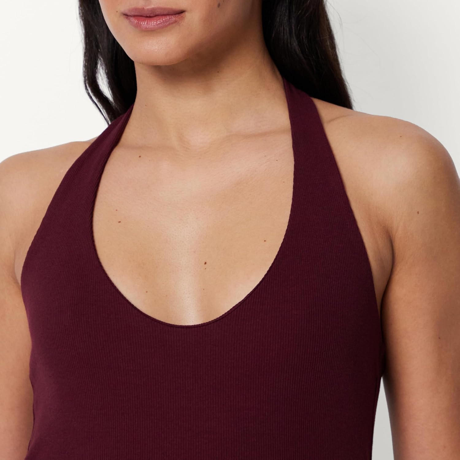 Detalle de Amazon Essentials Women's Slim-Fit Ribbed Halter Top