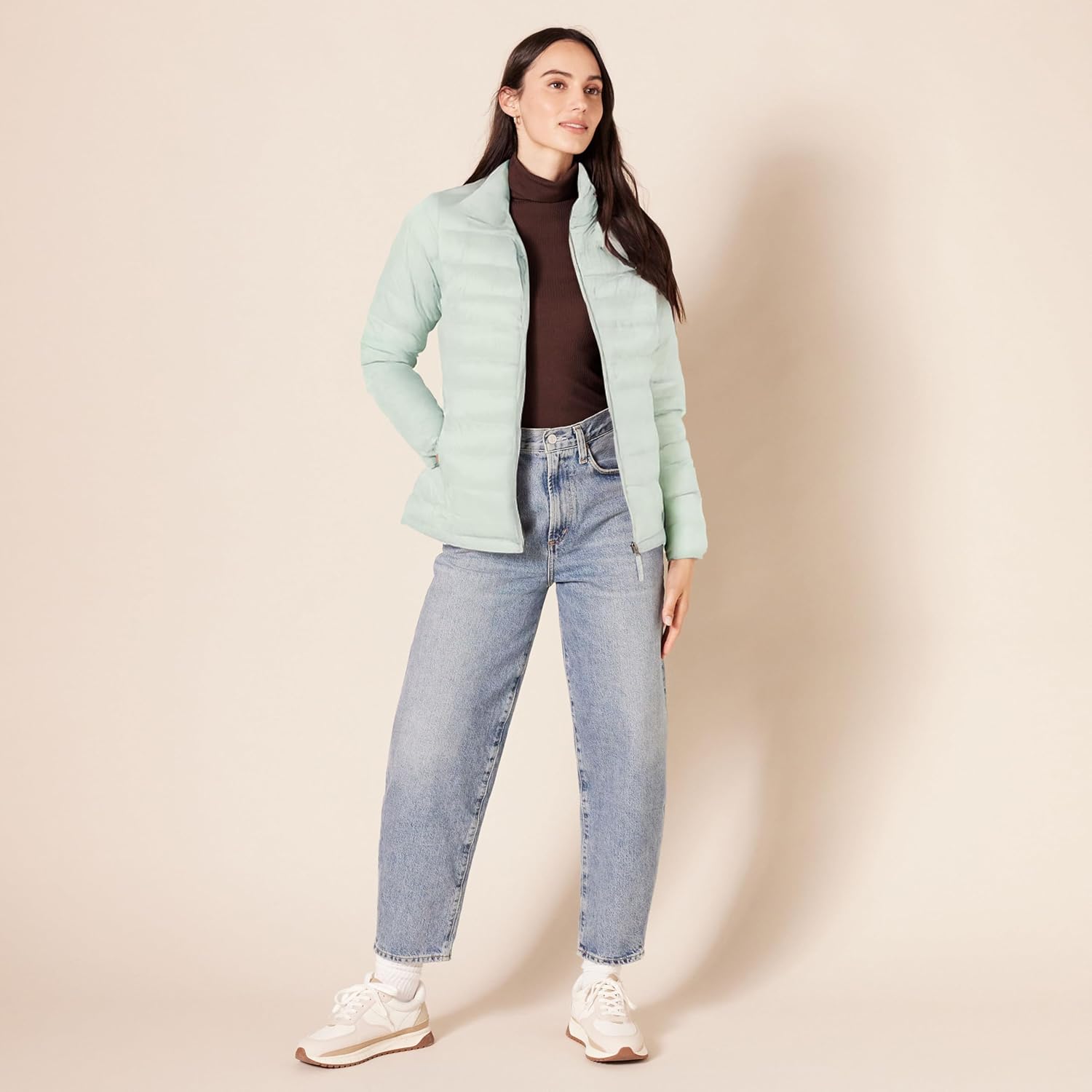 Thumbnail 3 de Amazon Essentials Women's Lightweight Packable Puffer Jacket (Plus Size) – Water-Resistant and Ready to Travel