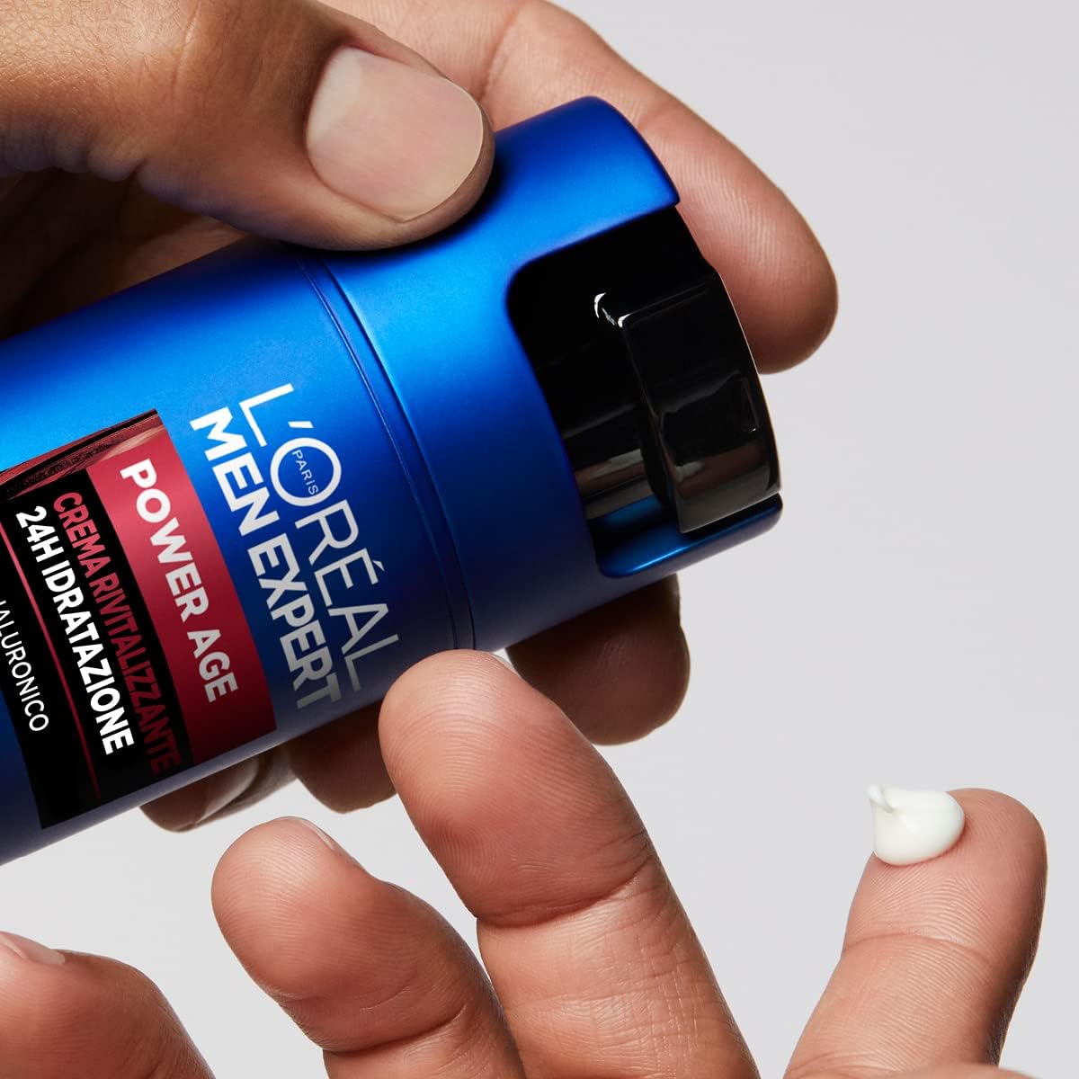 Detalle de L'Oréal Paris Men Expert Crema Rivitalizzante Power Age 50 ml: idratazione 24H con Acido Ialuronico e Pro-Retinolo