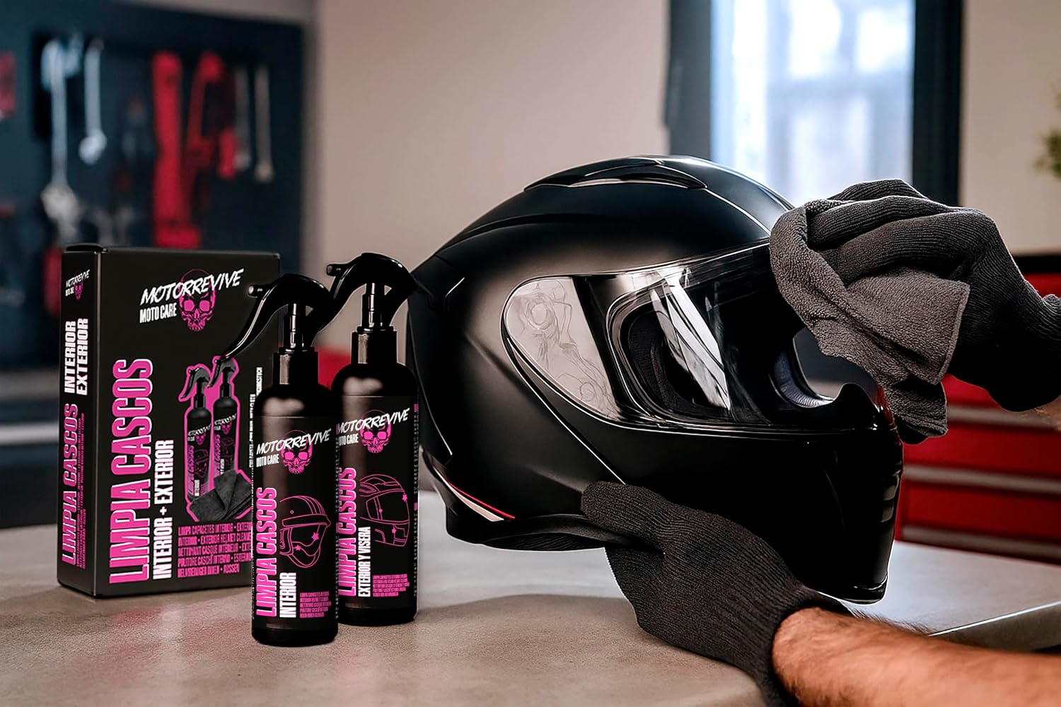 Thumbnail 5 de Motorrevive Pack Limpieza de Cascos 200+200 ml 🧽