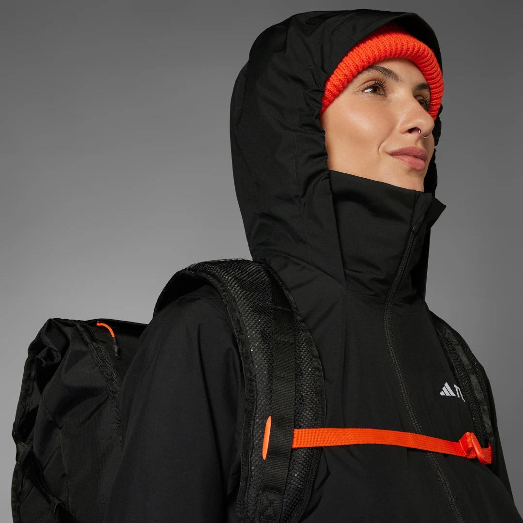 Detalle de Chubasquero Multi Essentials 2L de Adidas — Negro, para uso diario
