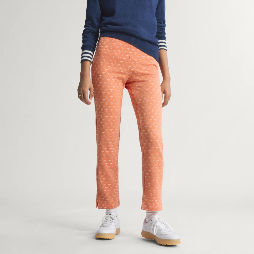 Detalle de Pantalón Originals All Over de Adidas en color naranja