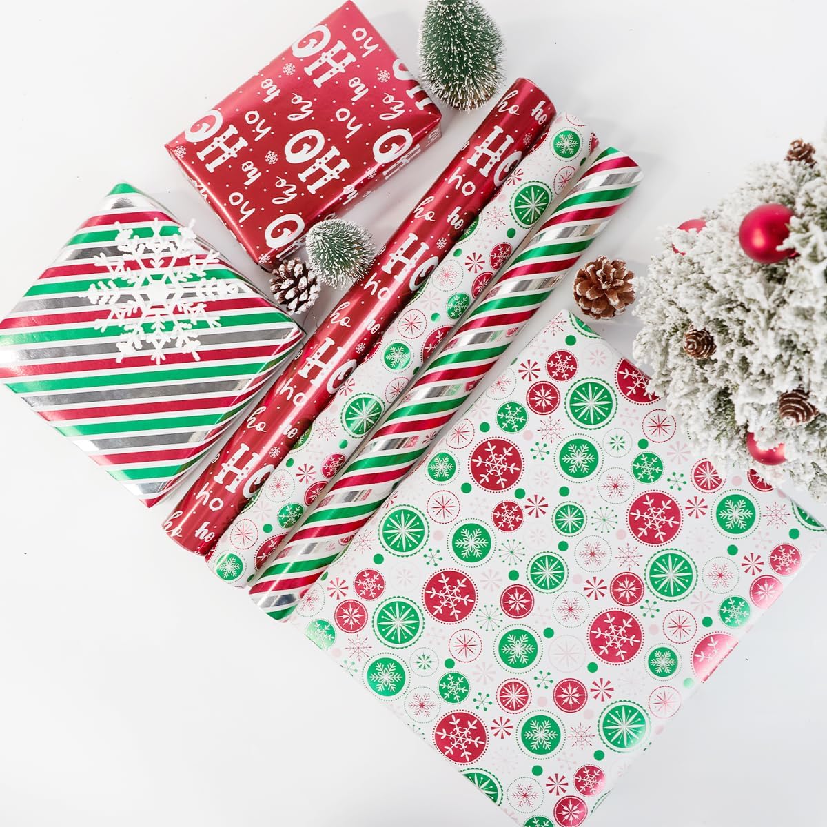 Detalle de Christmas Wrapping Paper Roll – Red & Green Snowflake, 3 Rolls (43cm x 3m) Metallic Gift Wrap