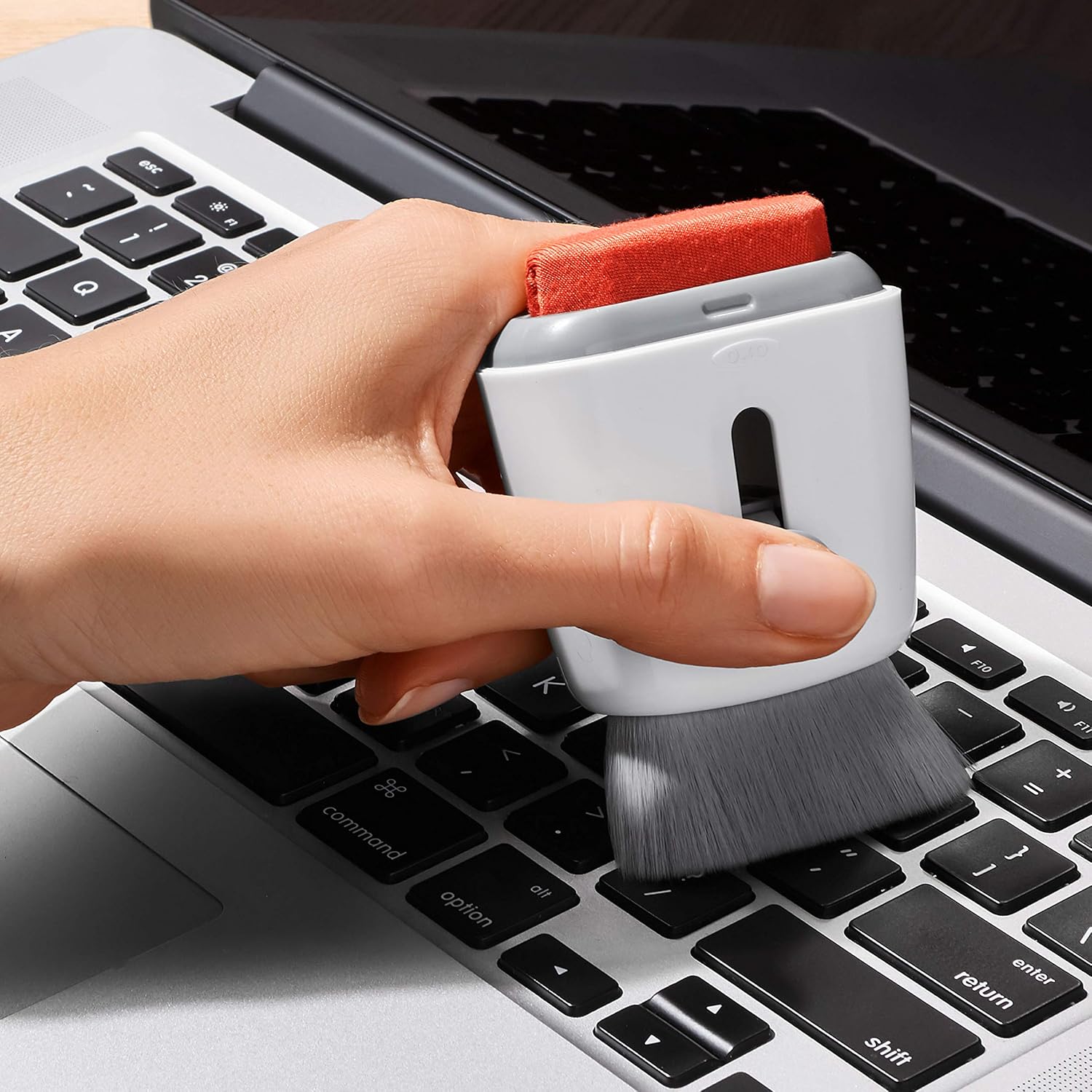 Thumbnail 6 de OXO Good Grips Sweep & Swipe Laptop Cleaner