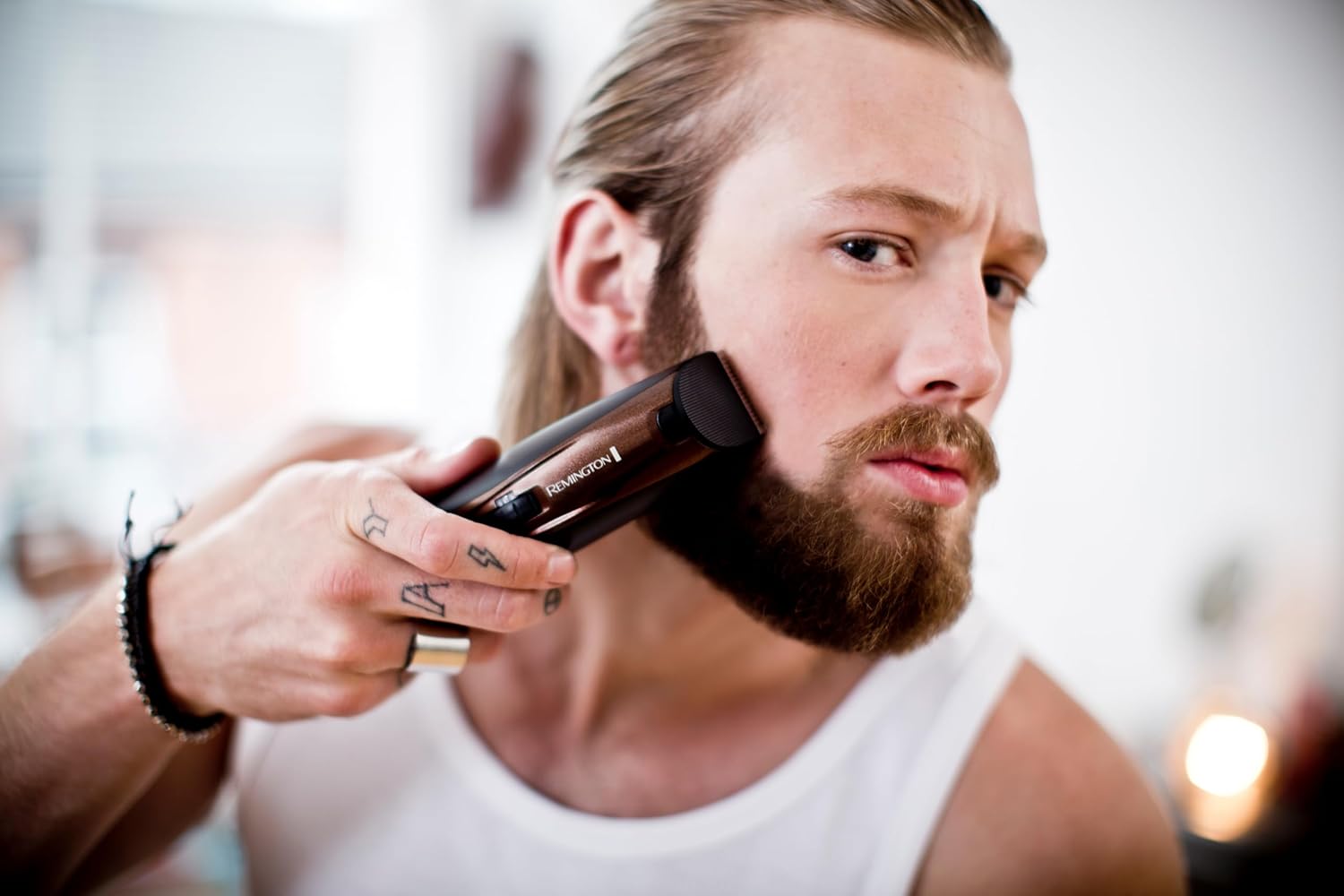 Thumbnail 2 de Remington Barttrimmer Herren MB4046 Bartschneider-Set mit Titan selbstschärfenden Klingen und XL-Aufsatz