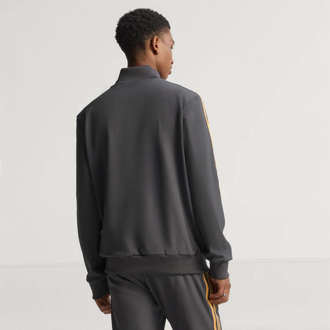 Detalle 2 de Chaqueta deportiva Terrace Icons Manchester United de Adidas (negra)
