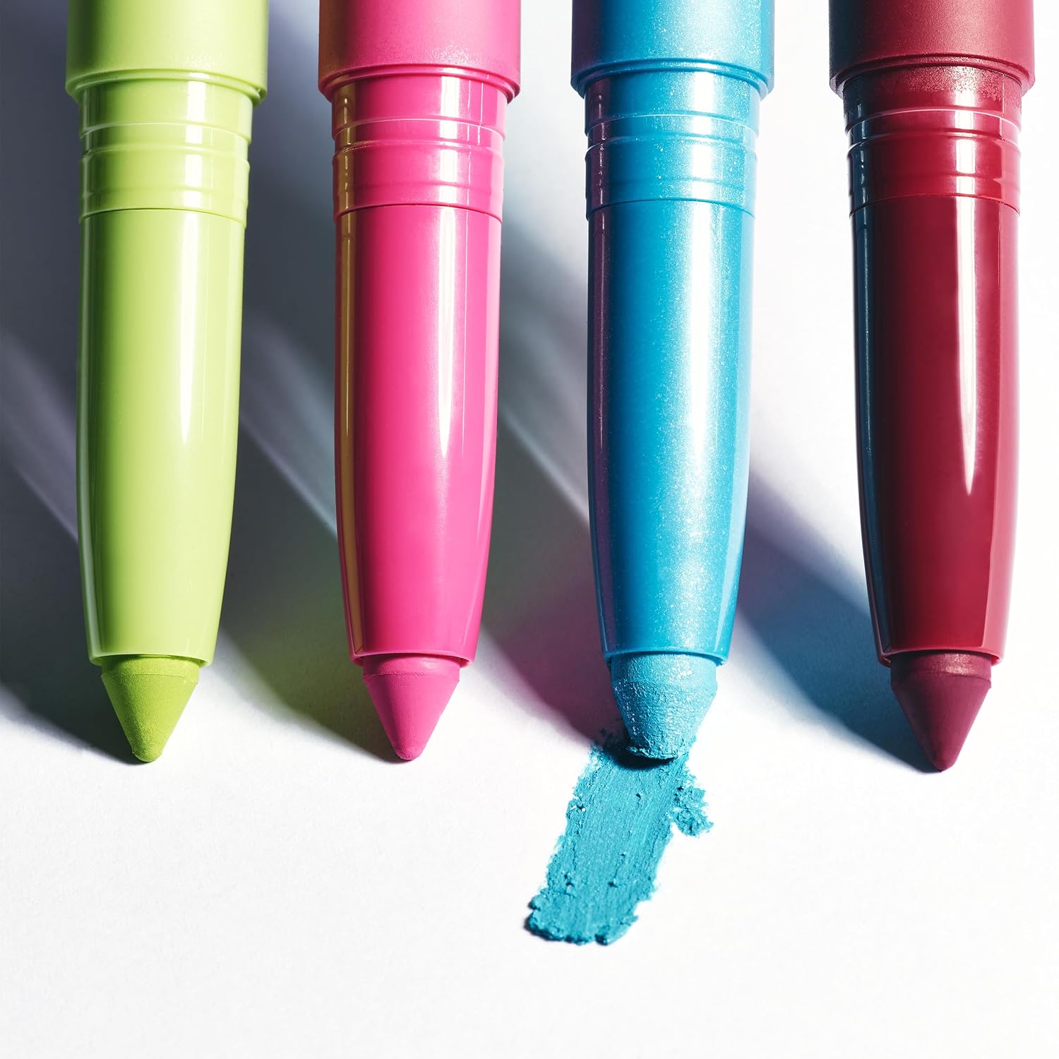 Detalle de 3INA MAKEUP The 24H Eye Stick 737 – Grüner Lidschatten mit cremiger Textur, wasserfest 24h, vegan & cruelty-free