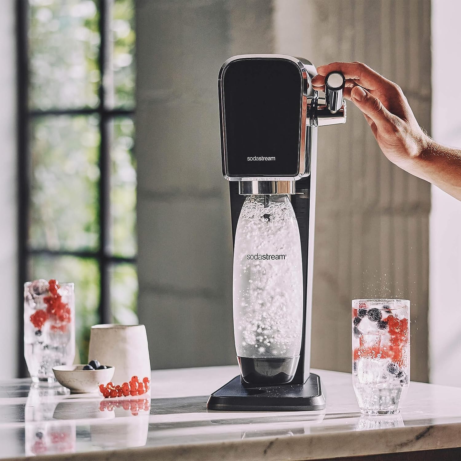 Detalle de SodaStream Art: gasatore d’acqua frizzante con due bottiglie incluse (1 L + 0,5 L) – design rétro e praticità