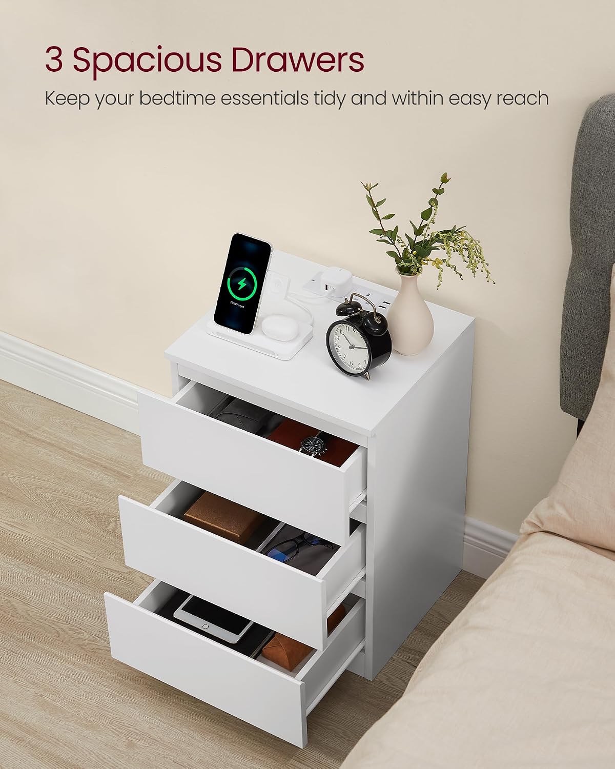 Detalle de VASAGLE KAILYN LET631W15 Bedside Table, 3 Drawers, 2 AC Outlets and 2 USB Ports