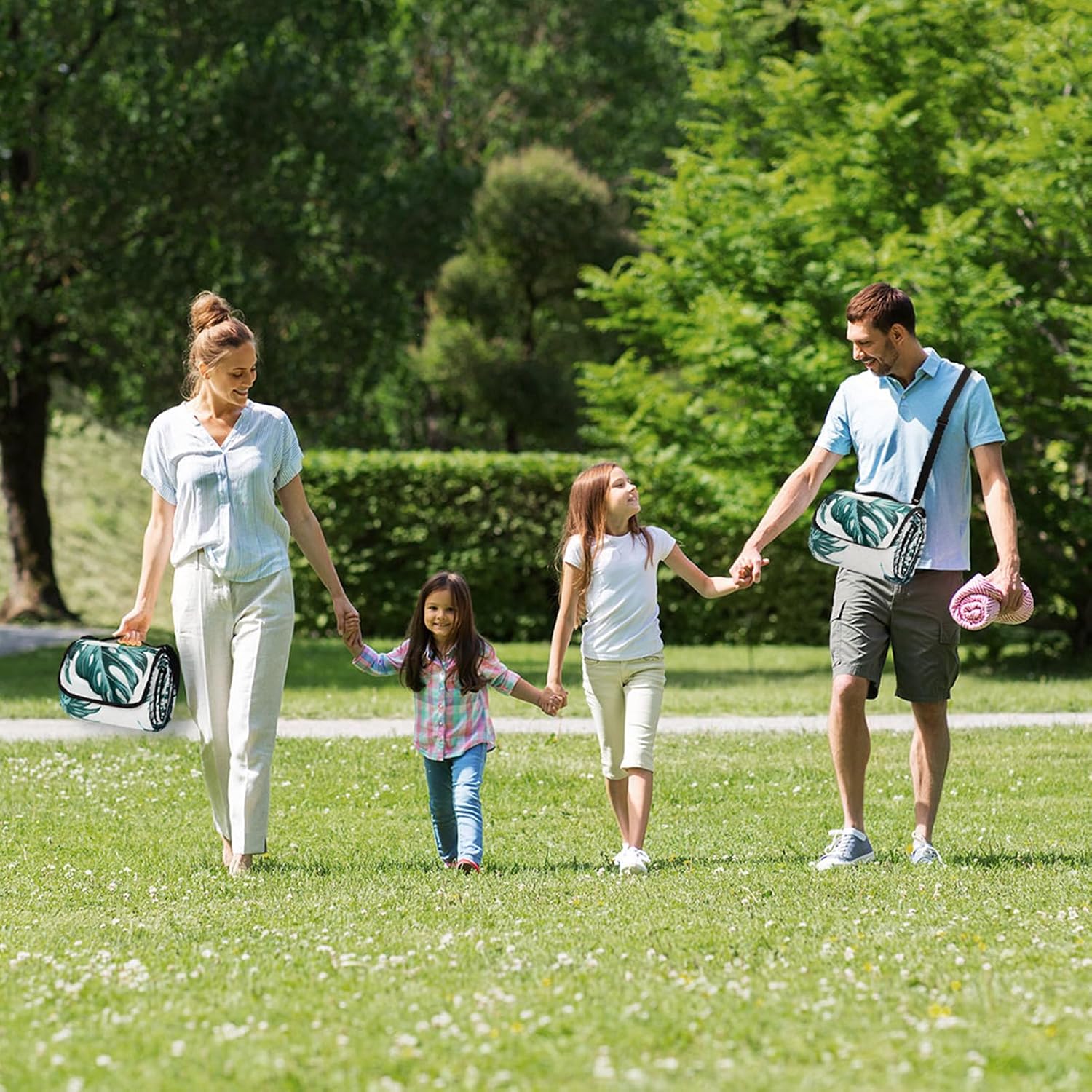 Detalle 2 de Aptliton Picnic Blanket 200 x 200 cm – Large Waterproof Mat with Carry Strap
