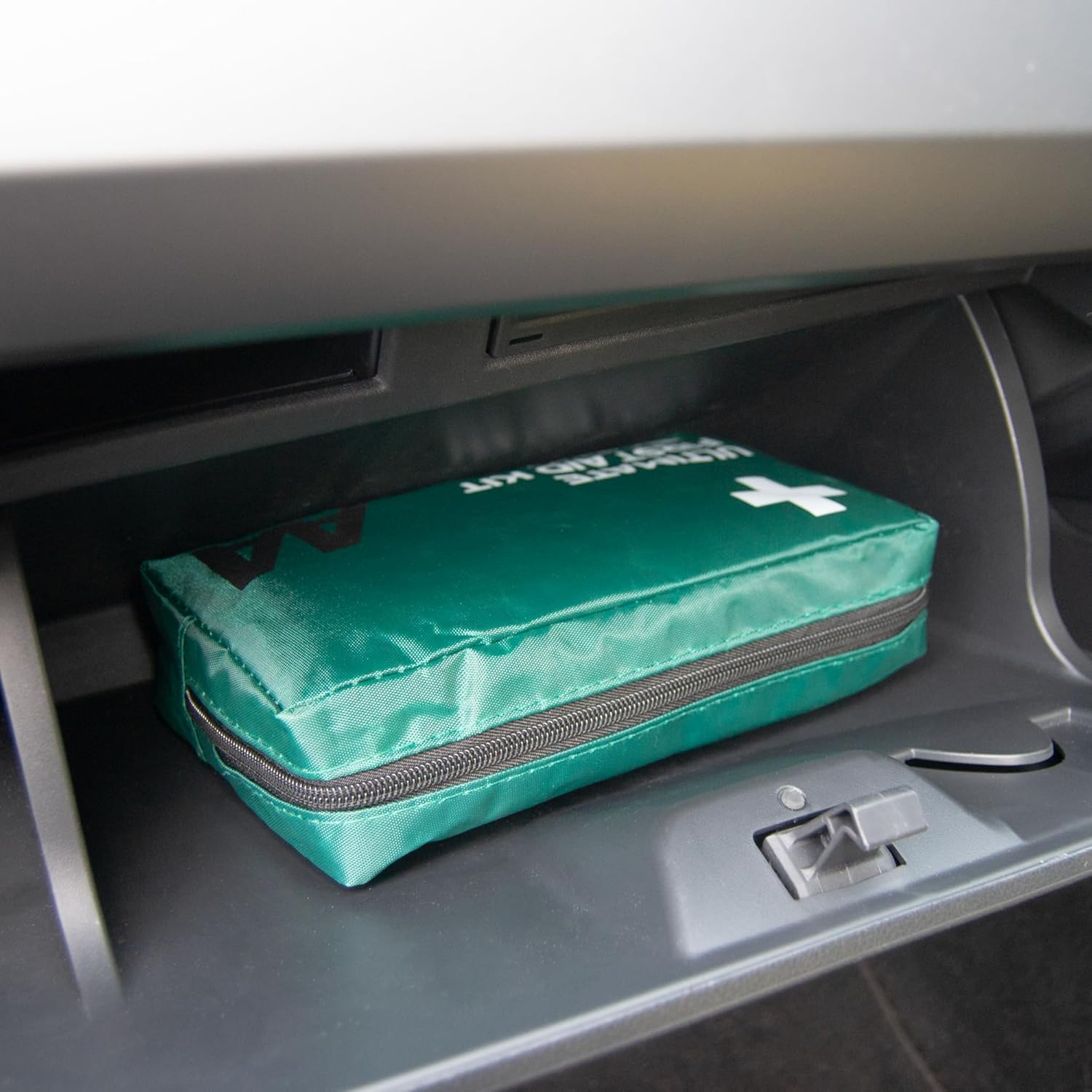 Thumbnail 2 de AA Ultimate First Aid Kit AA0903: A family essential for car, home and travel