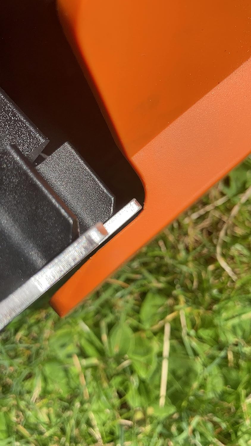 Detalle 2 de ROBO CLAWS Edelstahl Spikes für Worx Landroid S, M und Plus – 2 mm Traktionsspikes inkl. 12 Edelstahlschrauben