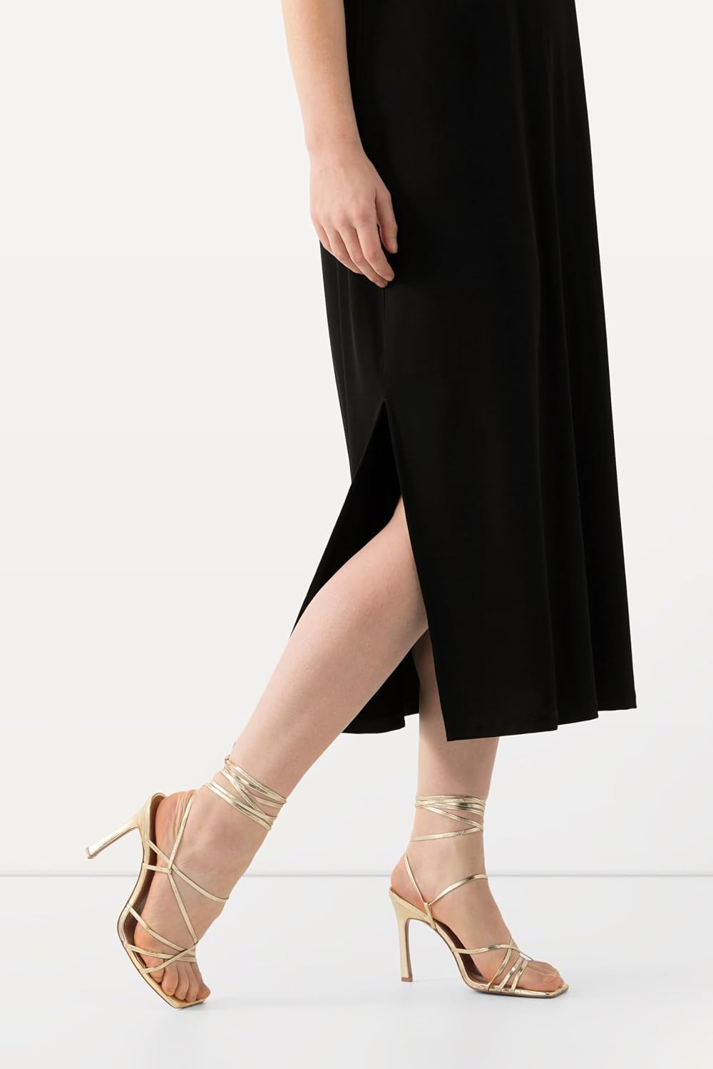 Detalle de Ulla Popken Femme Grandes Tailles Robe midi sans manches en tissu fluide — silhouettes A et décolleté en V (819540)