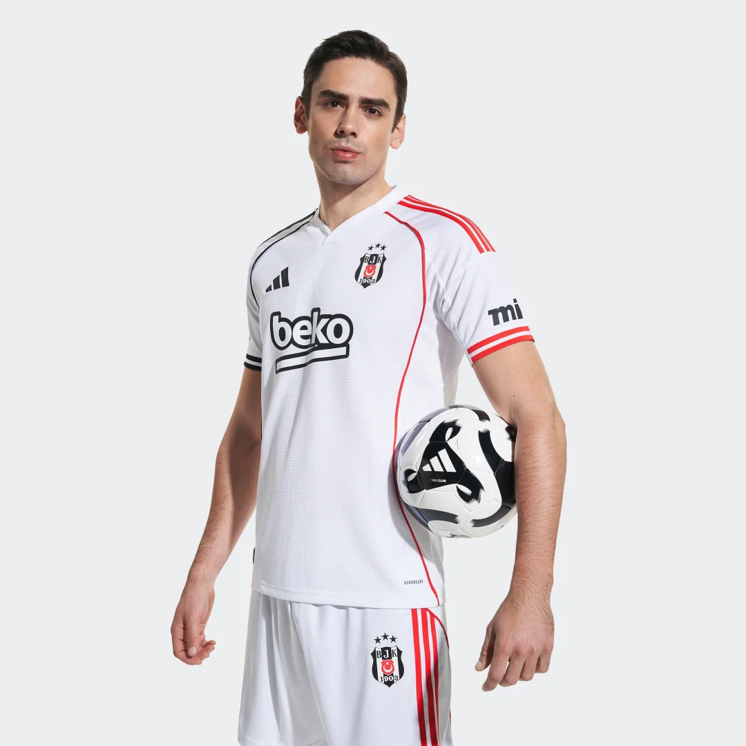 Detalle de Camiseta primera equipación Beşiktaş JK 25/26 de Adidas