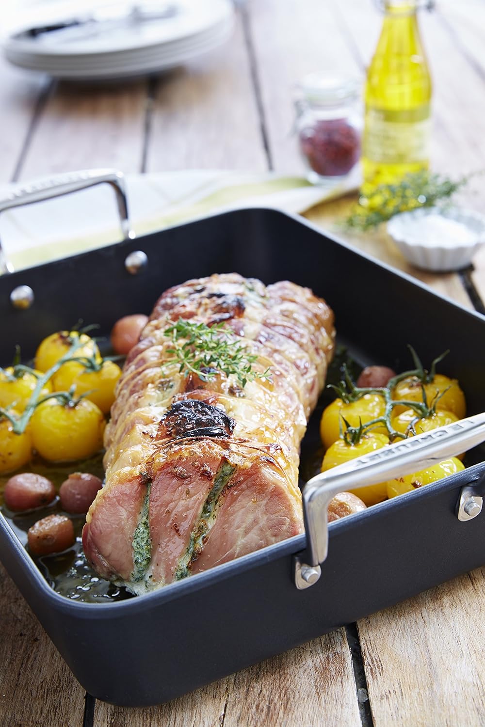 Detalle 2 de Le Creuset Toughened Non-Stick Rectangular Roaster, 35 cm