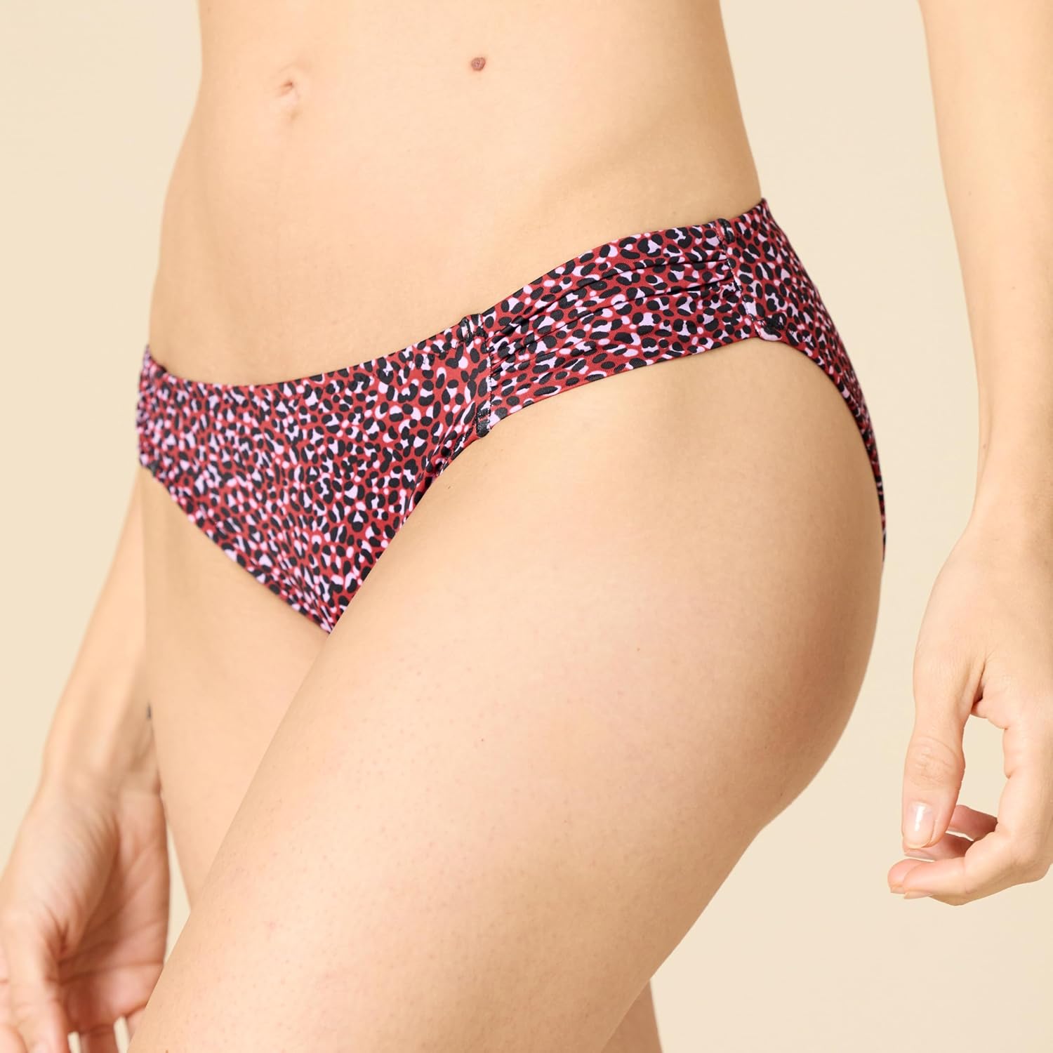 Detalle 1 de Amazon Essentials Women's Side Tab Bikini Bottom