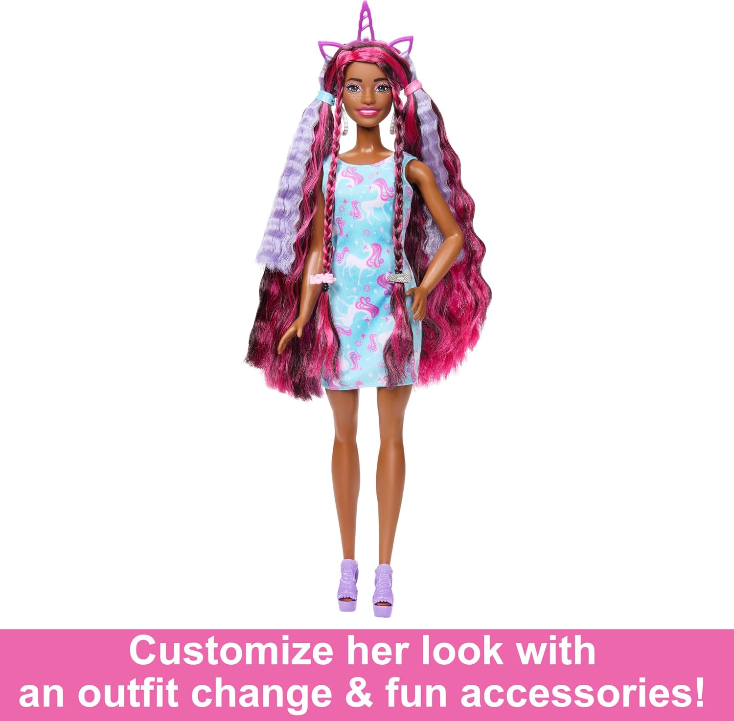 Detalle de Barbie – Fun & Fancy Hair: bambola con lunghissimi capelli neri colorati e abito rosa lucente (3+ anni, 10 accessori)