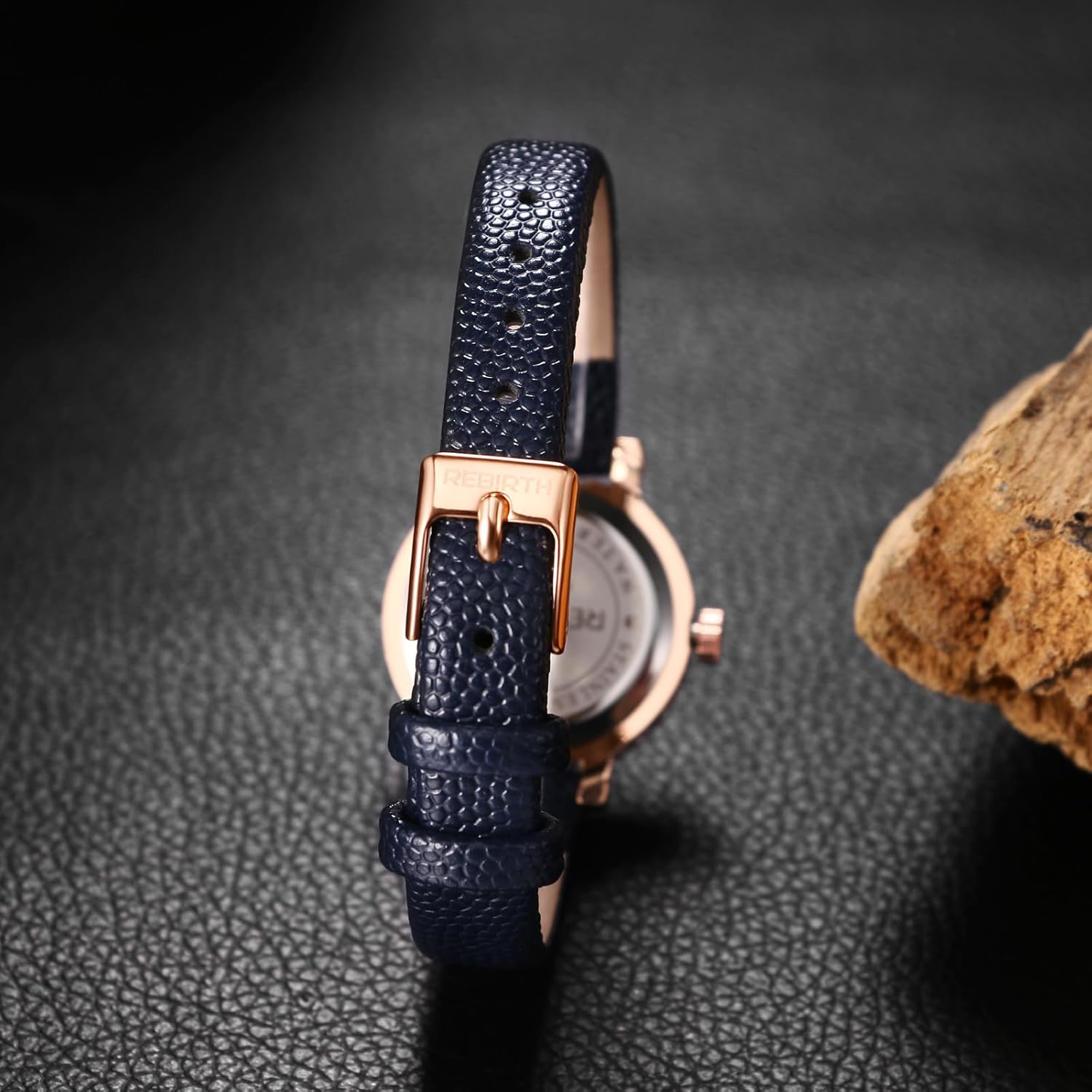 Thumbnail 2 de Avaner Damenuhr mit rundem Gehäuse, Quarzuhr und Echtlederarmband (Kristallzifferblatt)