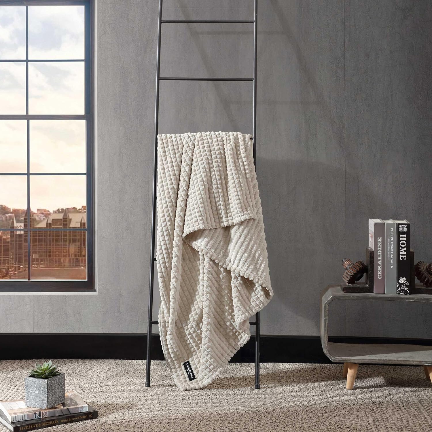 Detalle de Kenneth Cole Throw Blanket 50" x 60" ๐