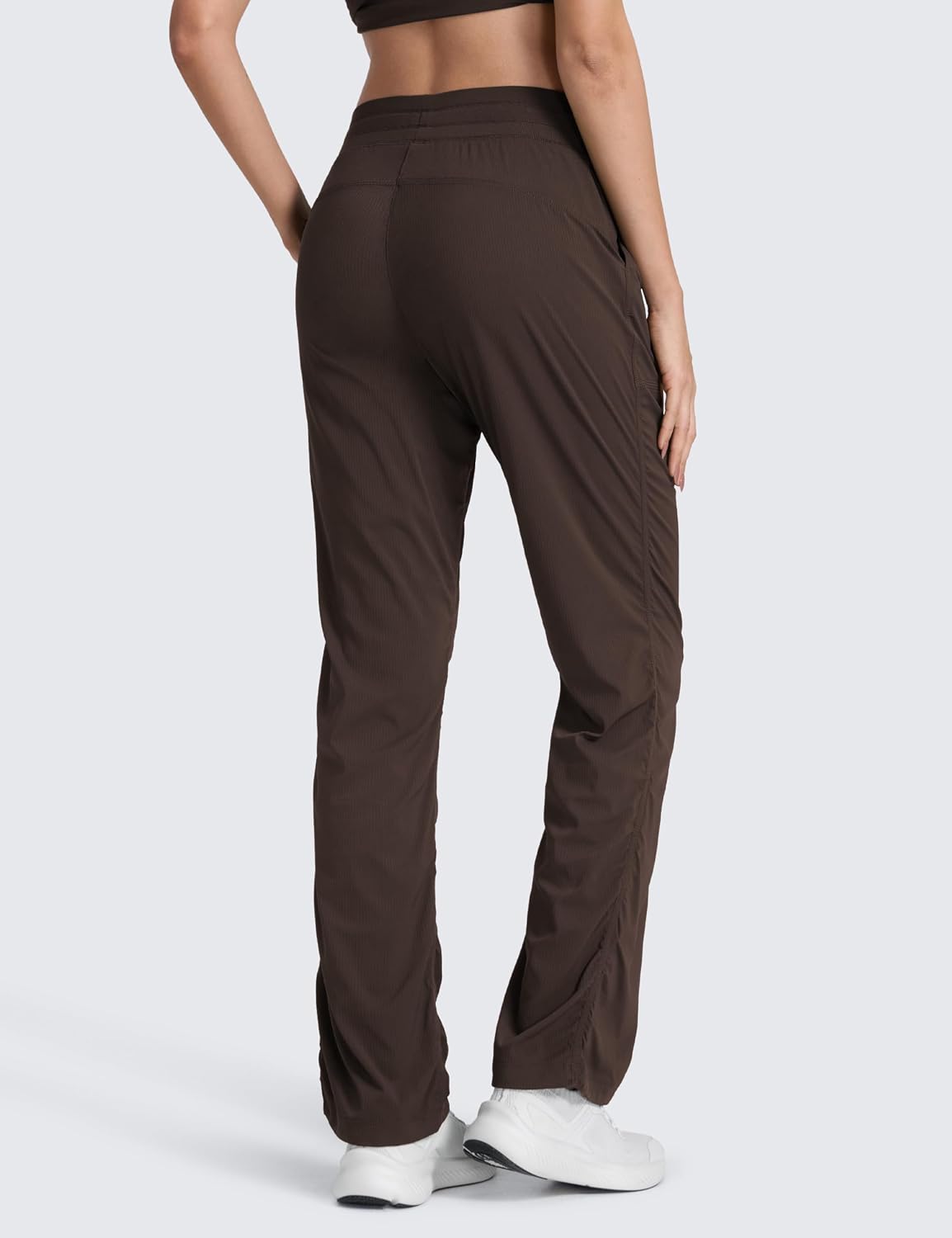 Detalle de CRZ YOGA Pantalons décontractés légers à poches pour femmes — légers, respirants et séchage rapide