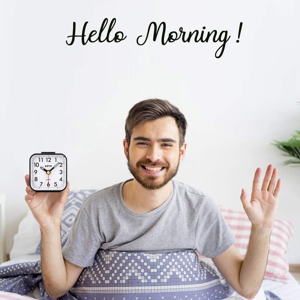 Detalle 2 de Azyh Analog Alarm Clock: Silent, Light-Illuminated, Battery-Operated Travel Companion