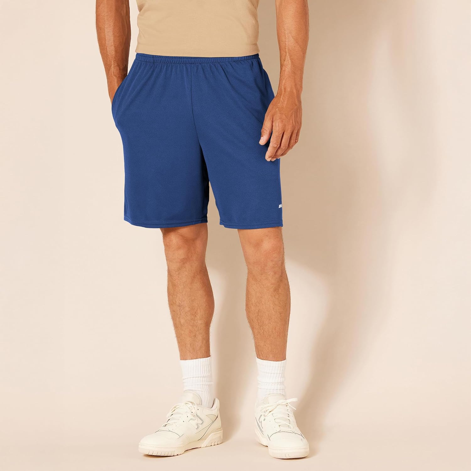 Thumbnail 1 de Lot de 2 shorts d’entraînement Amazon Essentials en tissu technique respirant pour le basket et la gym (coupe ample) homme