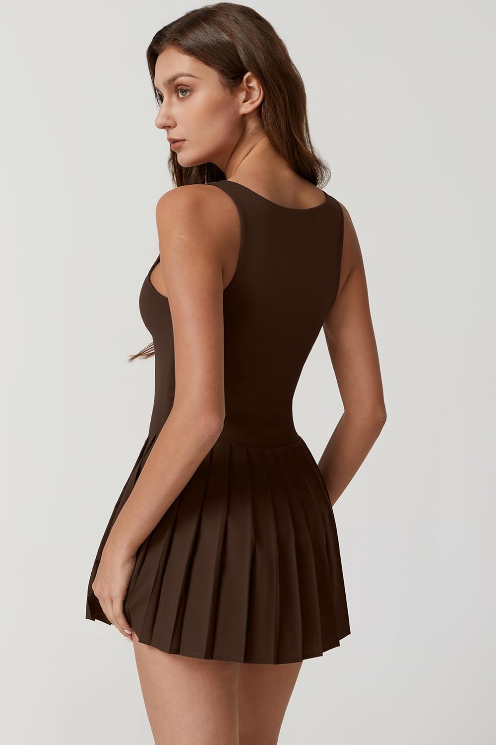 Detalle 2 de QINSEN Women’s Square Neck Tennis Dress with Pleated Skirt and Built-In Shorts