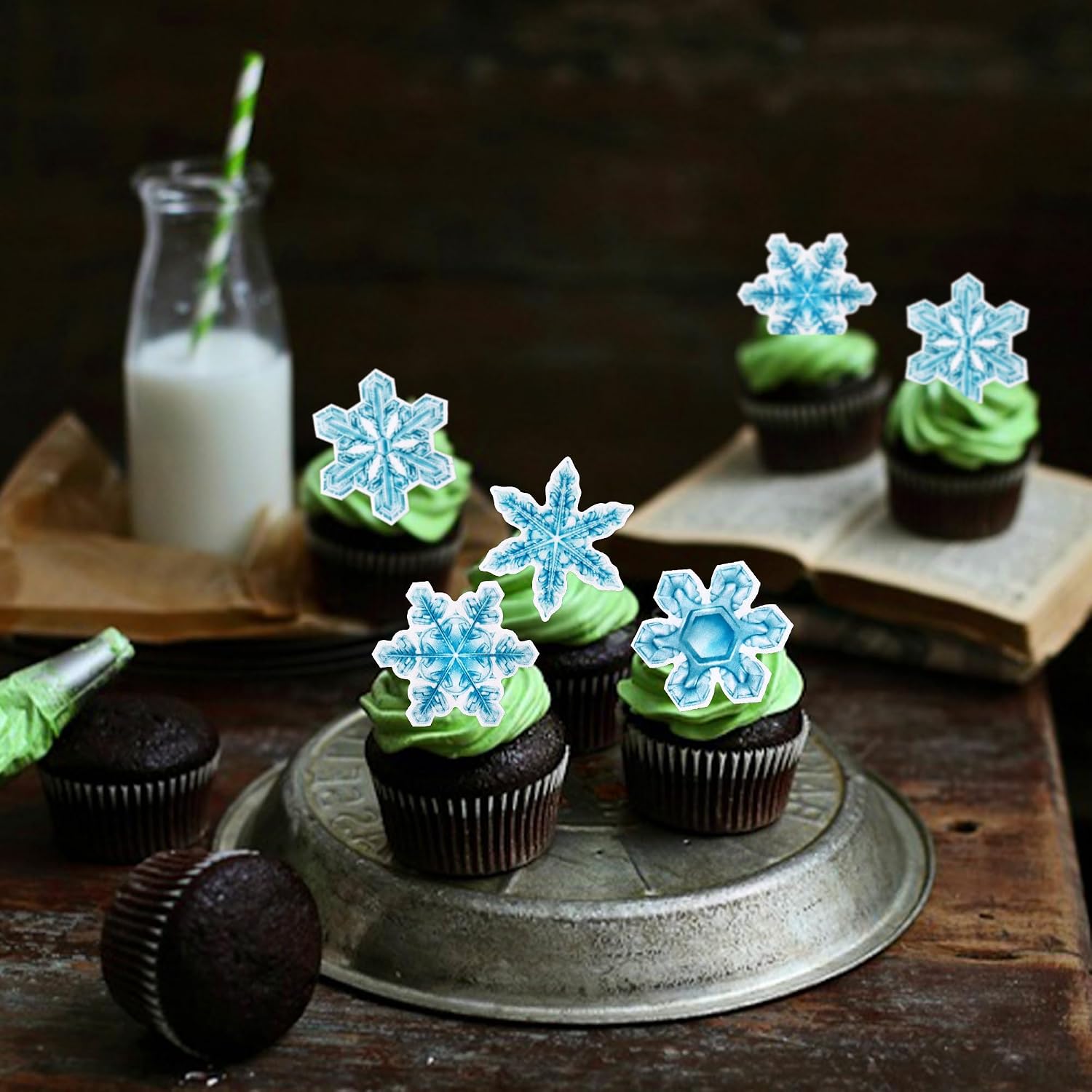 Detalle 2 de Keaziu Edible Snowflake Cake Toppers, 40-Piece Blue Rice Paper Set