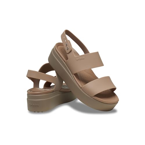Detalle 2 de Crocs Mujer Brooklyn Low Wedge Sandalia – Latte/Mushroom, 39/40 EU