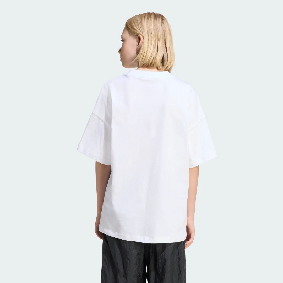 Detalle 2 de Camiseta holgada con diseño de bloques de Adidas – color blanco