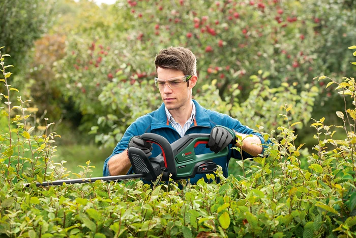 Thumbnail 16 de Bosch Universal HedgeCut 18v-50 (ohne Akku) – kompakte Heckenschere für Hecken bis 20 mm Astdicke