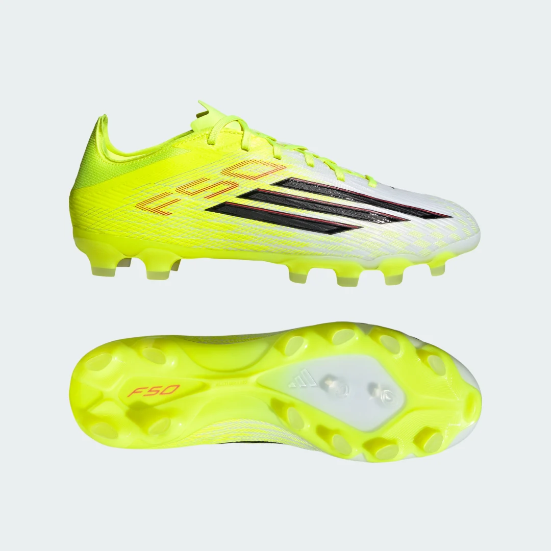 Detalle de Bota de fútbol Adidas F50 PRO multisuperficie: amarilla y versátil para distintos terrenos