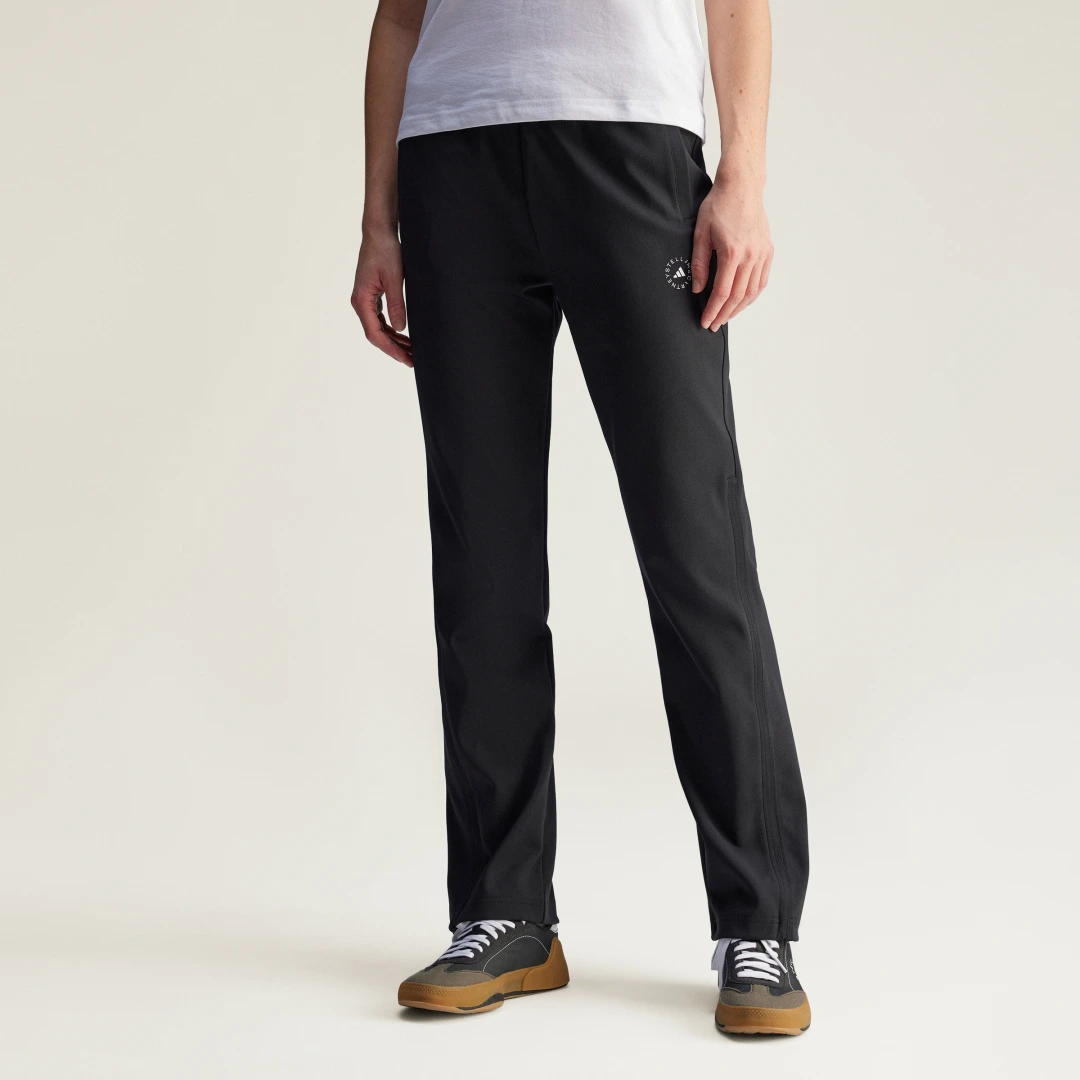 Detalle de Pantalón adidas by Stella McCartney Knitted: comodidad y estilo sostenible
