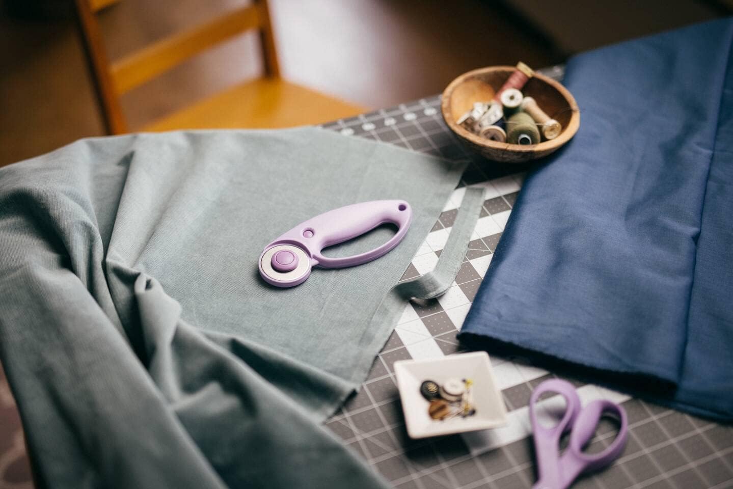 Detalle de Fiskars Cutter Rotatif 45 mm – Ultra Lilas (1066464)