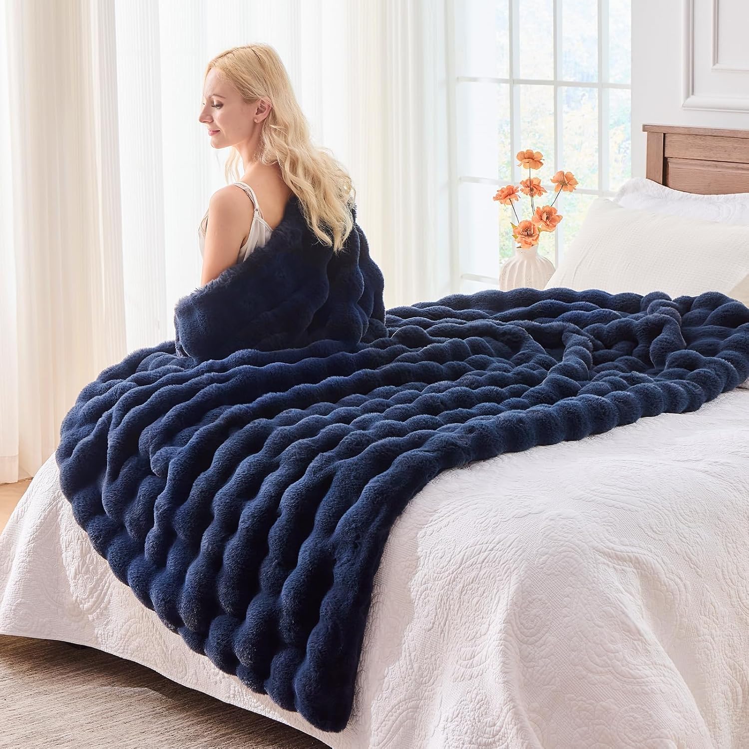 Thumbnail 6 de BENVWE Fluffy Faux Fur Throw Blanket — Navy, 51" x 63" (1100GSM)