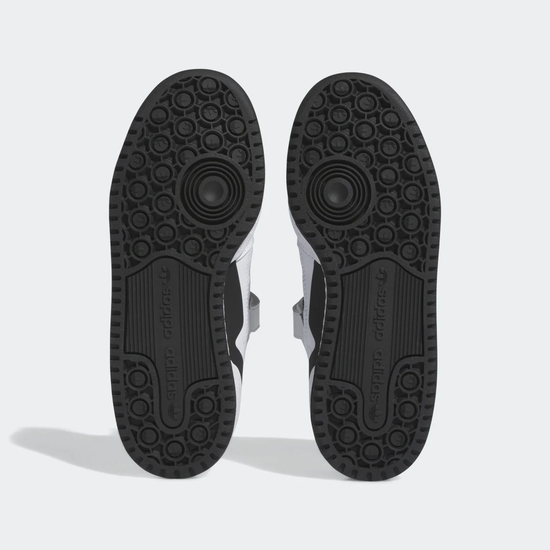Detalle de Adidas Forum Low: zapatilla blanca versátil para el día a día