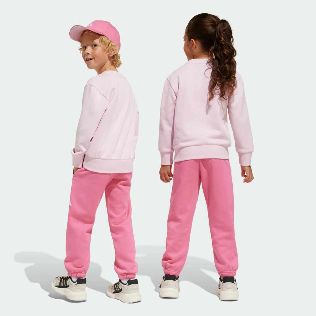 Detalle de Conjunto Essentials Rosa para niños de Adidas: sudadera y pantalón