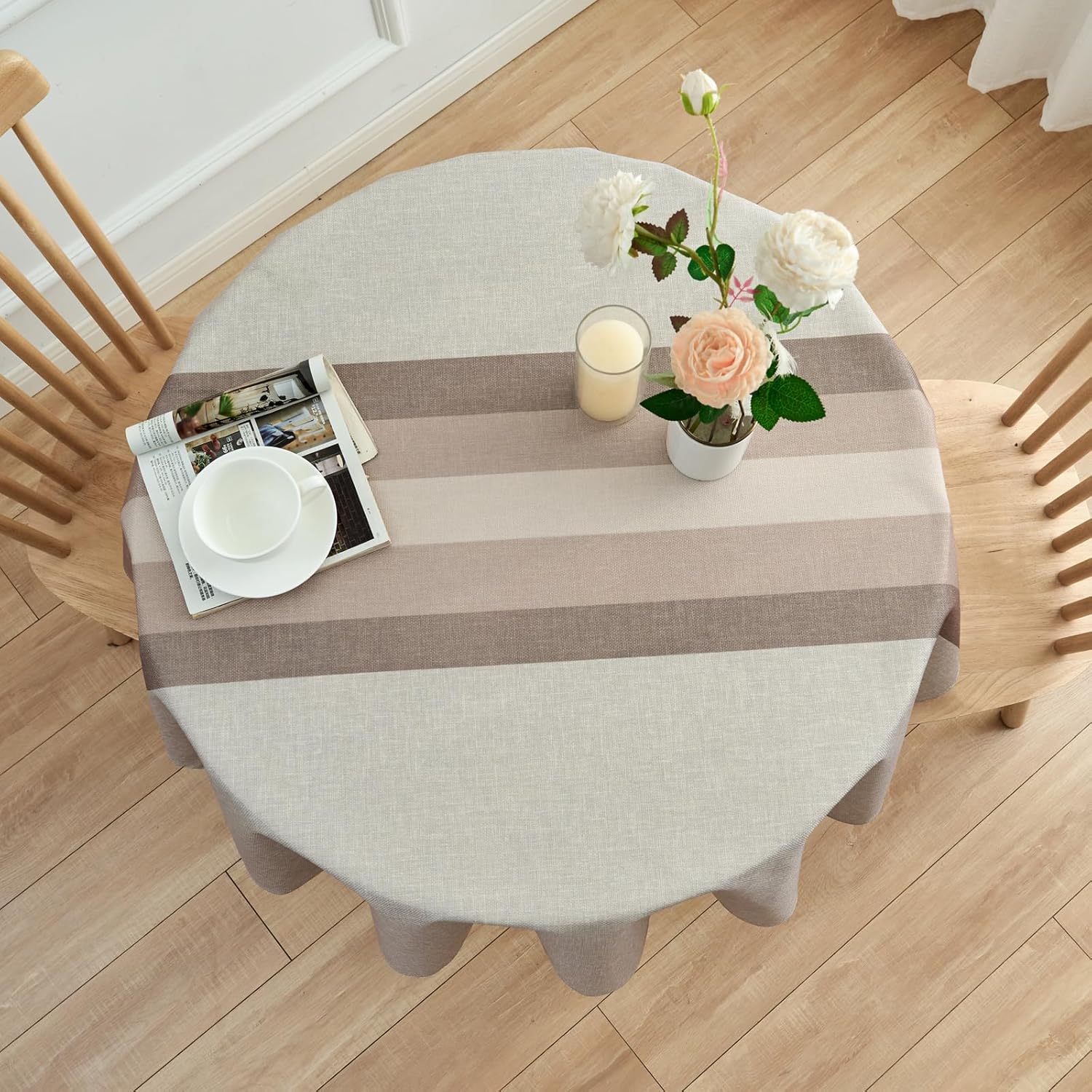 Detalle de Arwllzz Beige Round Table Cloth 140x140cm – Washable, Dust-Proof, Faux Linen with Stripe Runner