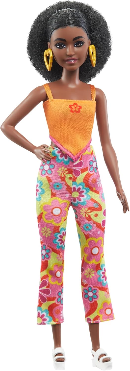 Detalle de Barbie HPF74 Fashionistas Doll with Curly Black Hair and Y2K Outfit