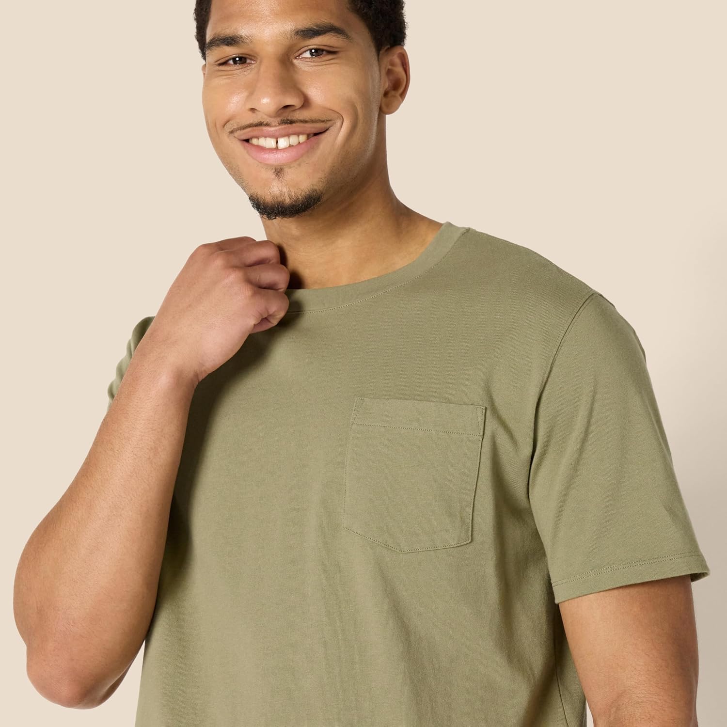 Thumbnail 3 de Amazon Essentials Men’s Relaxed Fit Heavyweight Cotton Pocket T-Shirt