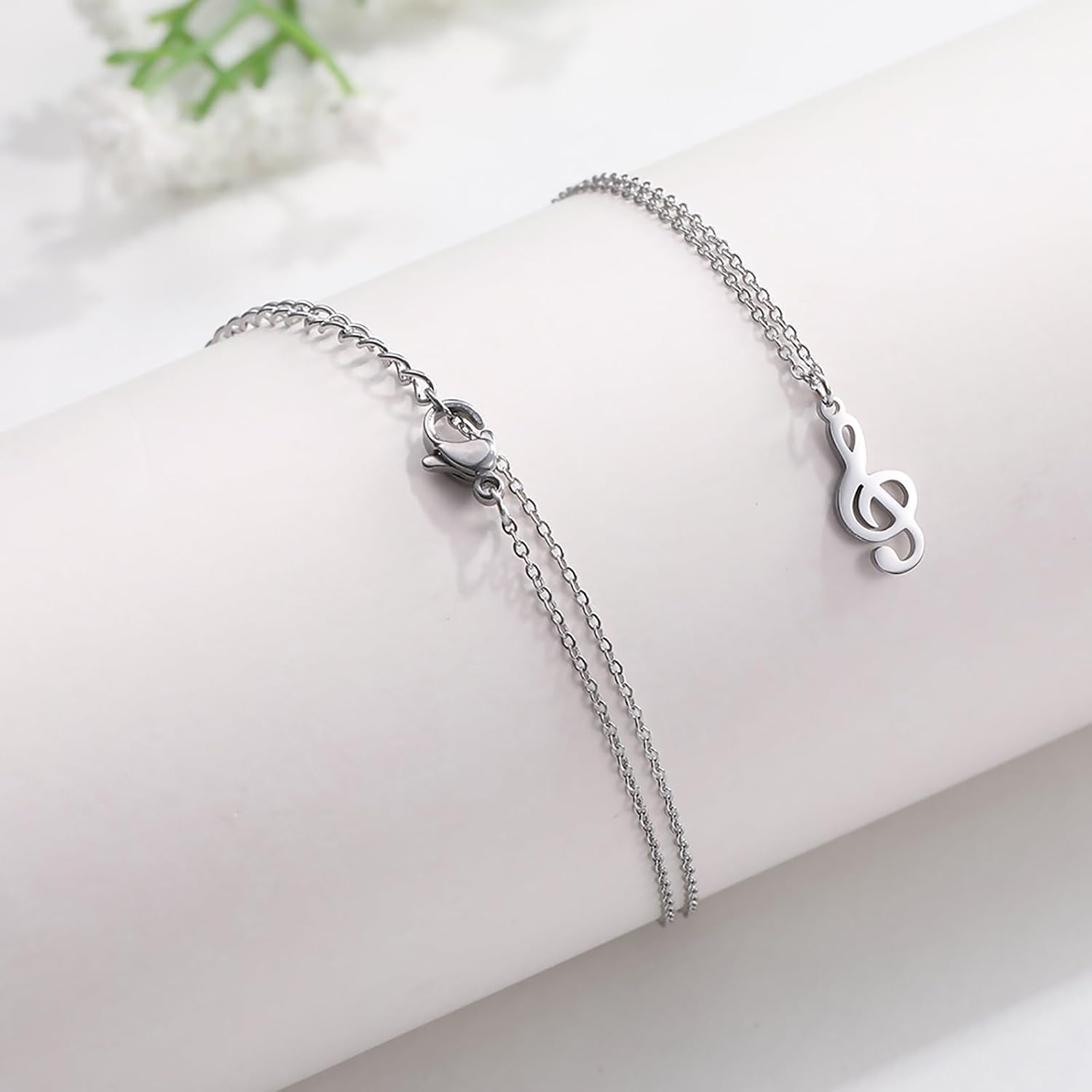 Detalle de VASSAGO Music Note Pendant Necklace for Women – Treble Clef Stainless Steel Jewellery