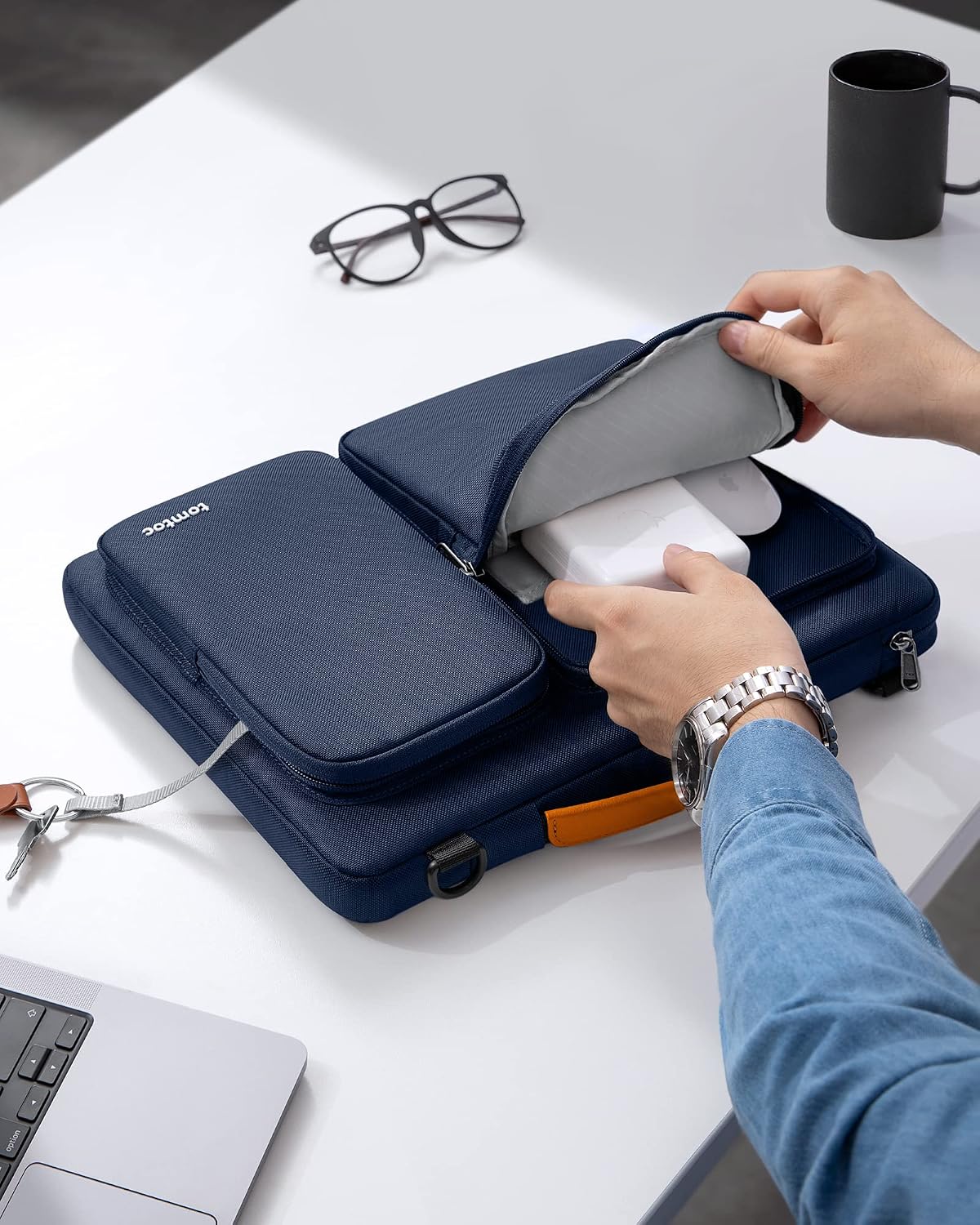 Detalle 2 de tomtoc Rugged Laptop Bag Case 16 Inch