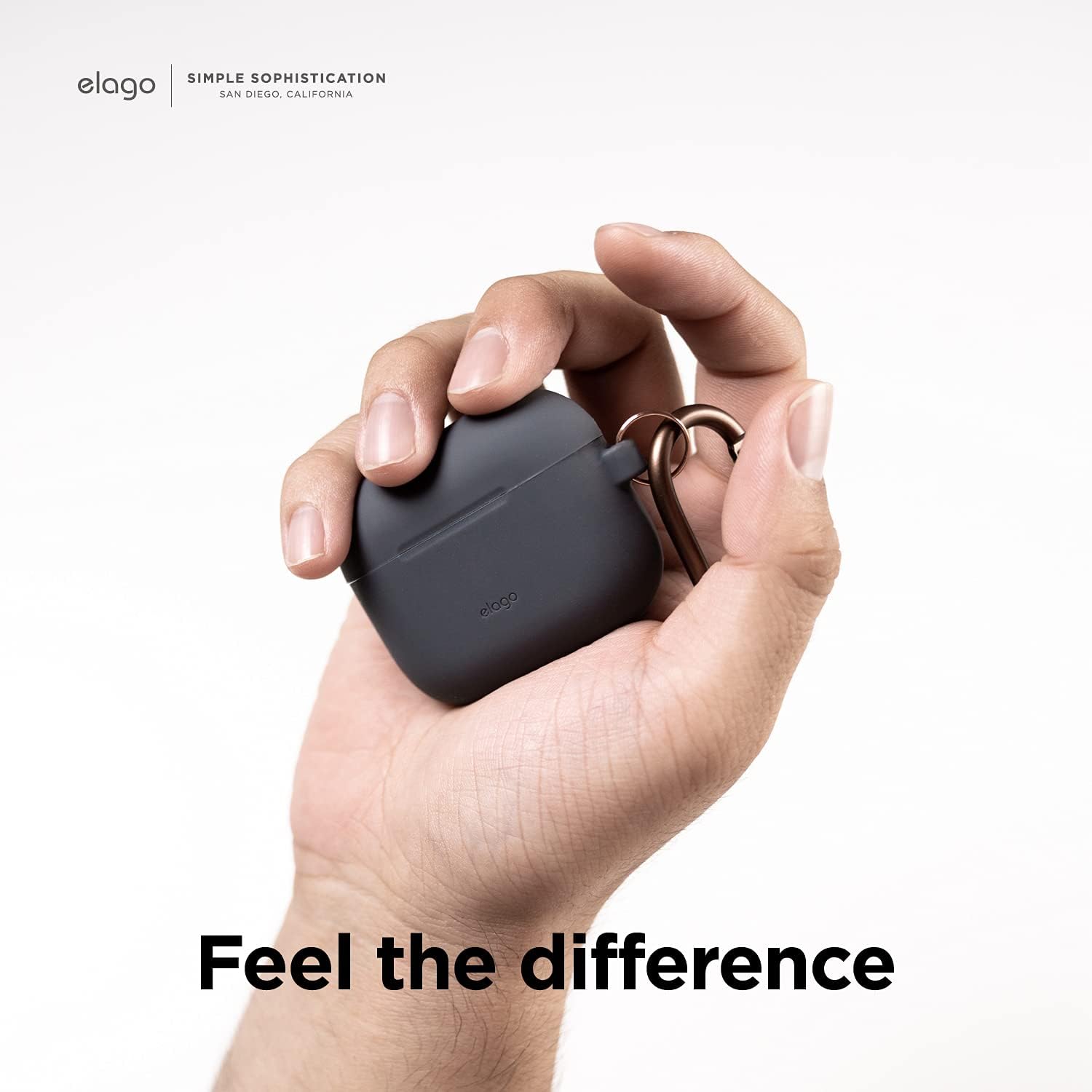 Detalle 2 de elago Coque en silicone avec mousqueton pour AirPods 3 (gris foncé) — protection antichoc et charge sans fil