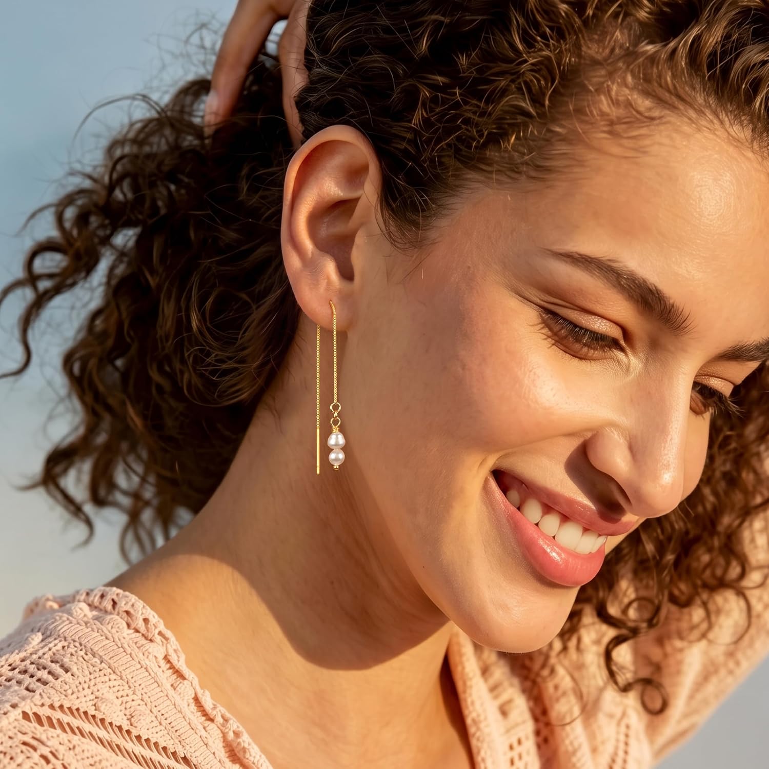 Detalle de Carffordo Pearl Drop Earrings, 14K Gold Plated