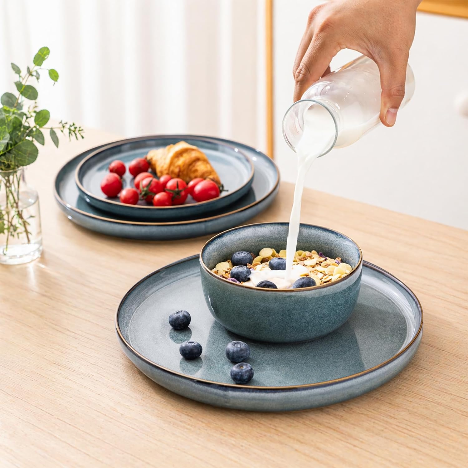 Detalle de GBHOME 12-Piece Ceramic Dinnerware Set in Space Blue for 4