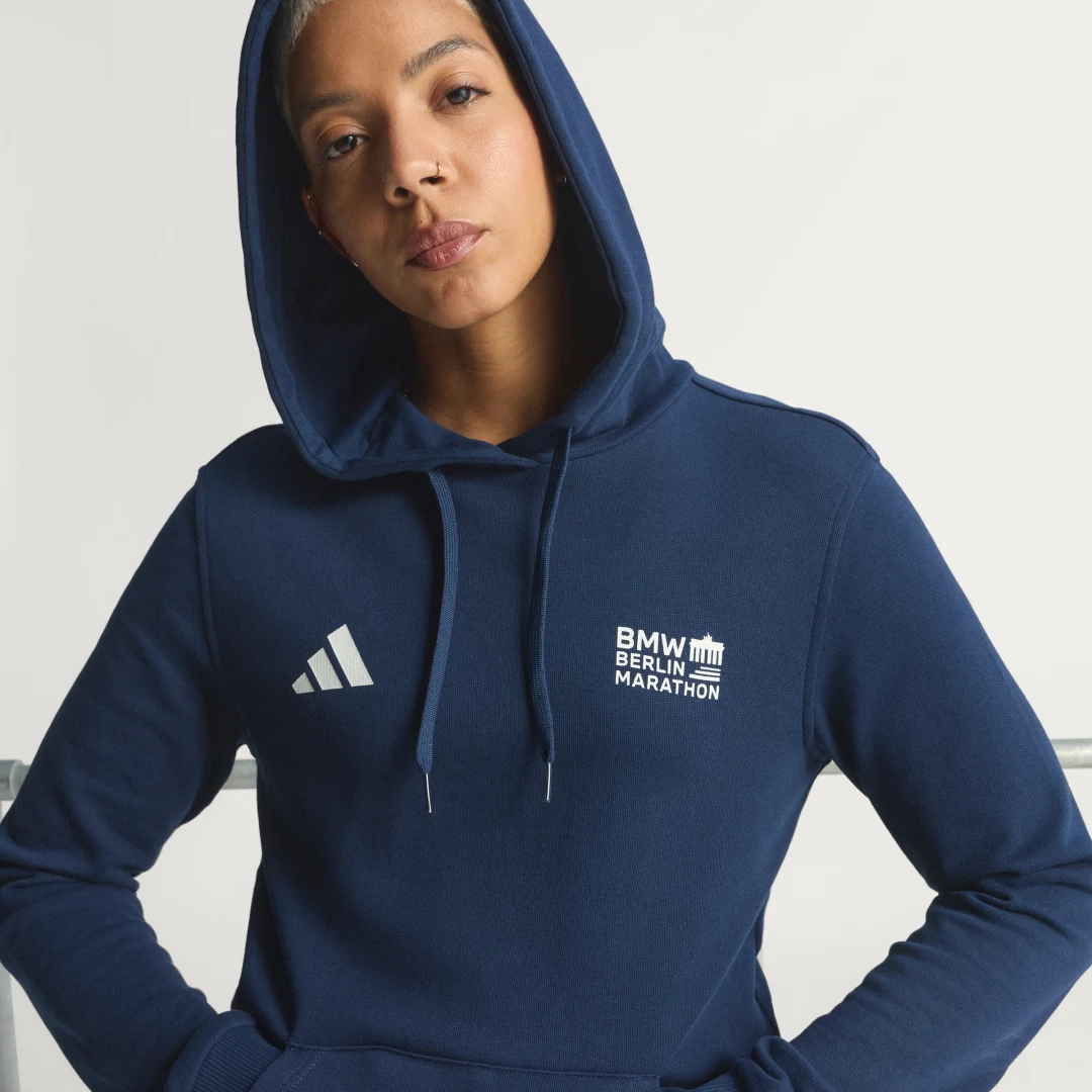 Detalle de Sudadera con capucha BMW Berlin-Marathon 2025 City Adidas en azul