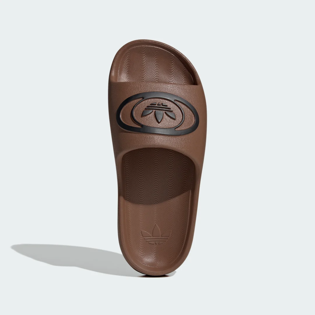 Detalle 2 de Adidas CHANCLAS ADILETTE 00s Marrón: comodidad casual para uso diario